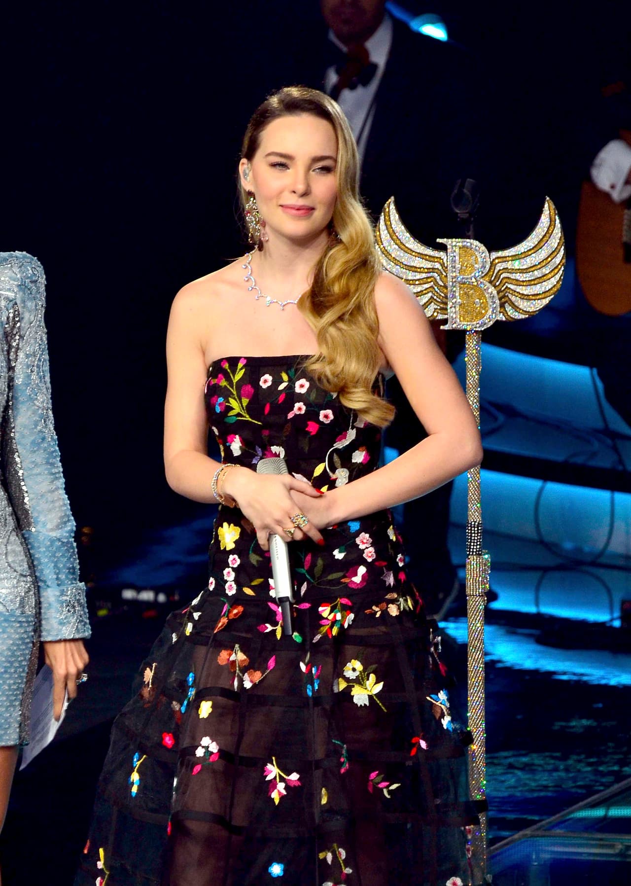 El género regional mexicano también se ha ganado su lugar en el gusto del público latino y ahora cuenta con una nueva categoría que premia a la 
<b>Regional Mexicano - Colaboración del Año</b>. Este 2020 
<b>Los Ángeles Azules, Belinda y Lalo Ebratt Ft. Horacio Palencia</b> encabezan la lista por la canción 'Amor a Primera Vista'.