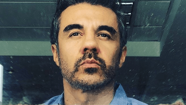 La trama contará la historia de Toño, un mesero a quien le cambiará la vida cuando se encuentre con un hombre parecido a él. La confusión de ese momento lo llevará a vivir diversas aventuras al ser confundido con un millonario. 
<br>