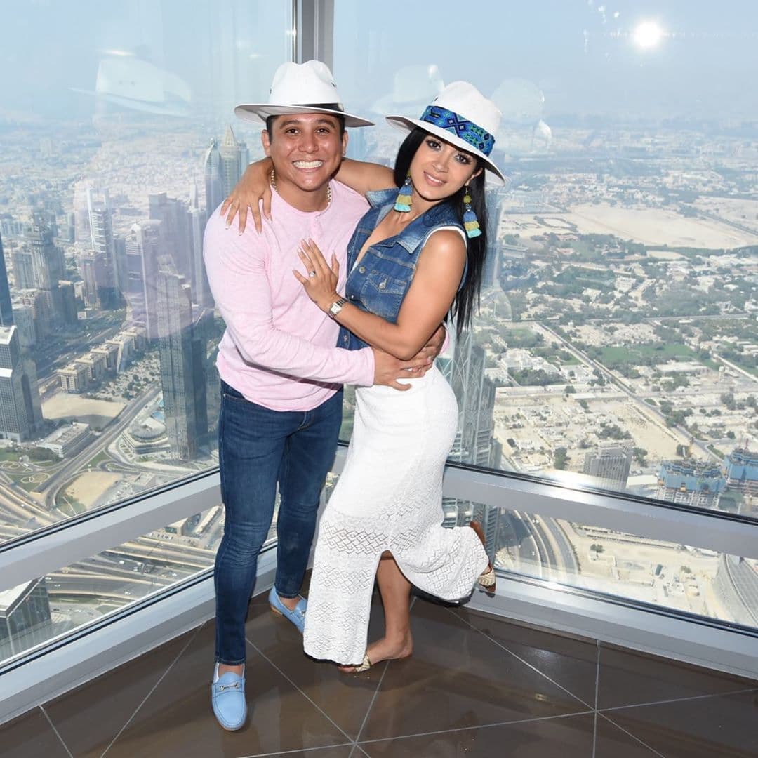 “Eran más de 130 escoltas distribuidos, vestidos de civiles, vestidos de policías, porque no sabíamos qué es lo que iba a pasar, a lo mejor estábamos exagerando, pero a lo que estamos viendo no sabemos si es exagerar, no sabemos si es realidad, si es mentira. Al final de cuentas fuimos muy felices y lo disfrutamos al máximo”, comentó.