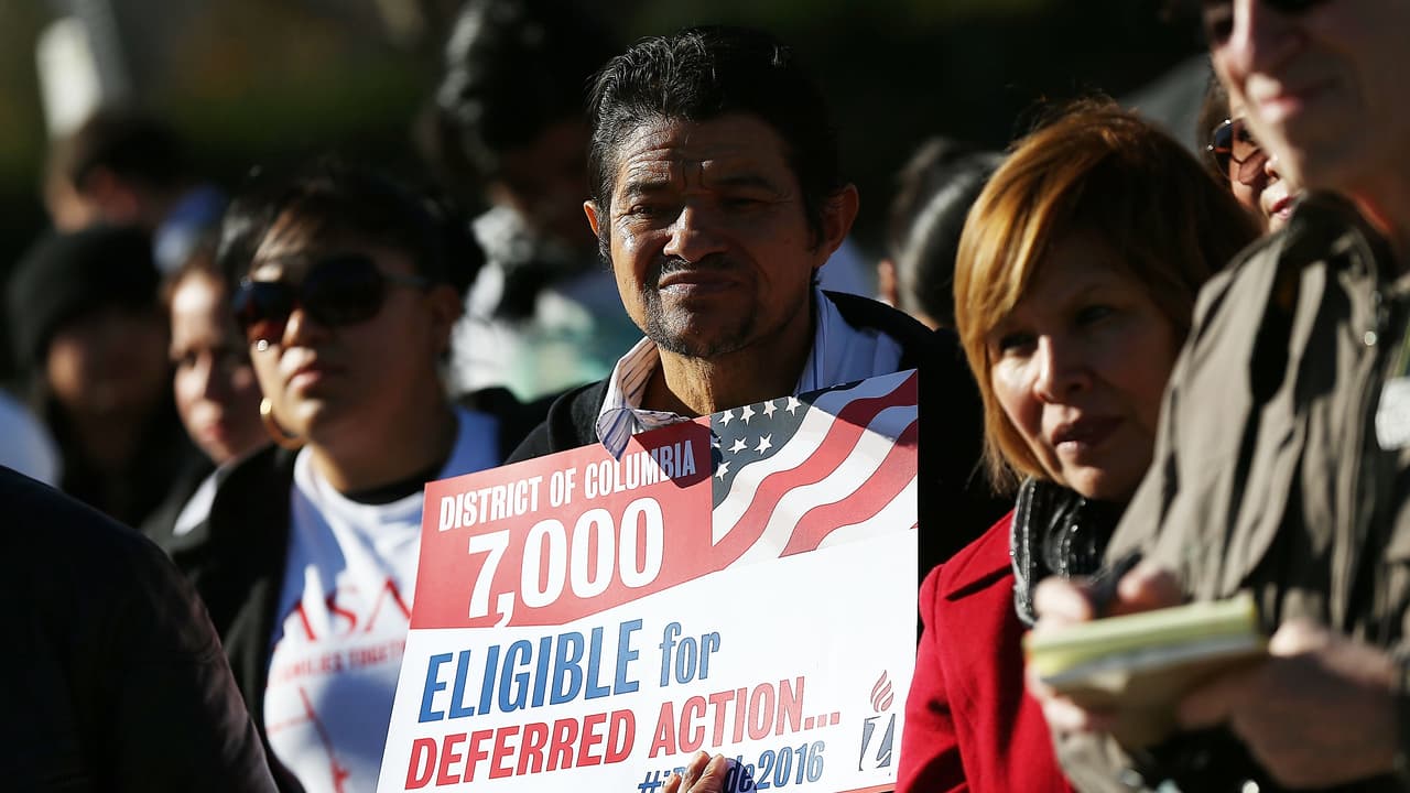 El servicio de inmigración revisa al alza sus tarifas