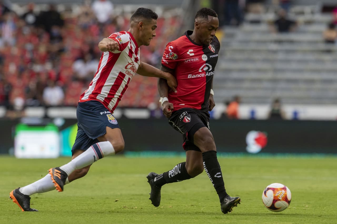 Chivas está embalado y suma su tercer triunfo consecutivo al imponerse al Atlas en el Clásico Tapatío.
<br>