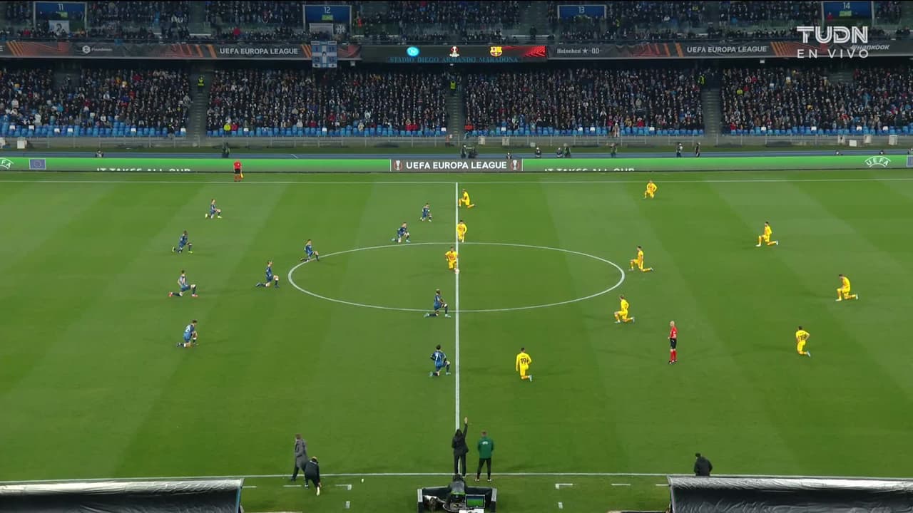 Arranca el partido y la pelota está en juego.