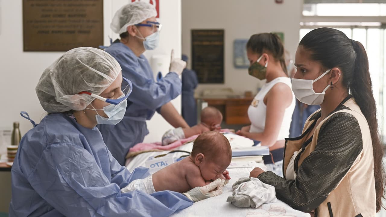 Médicos muestran preocupación ante el aumento de casos de coronavirus en menores de edad