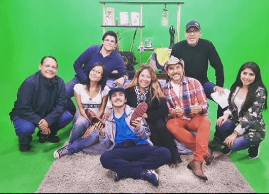 Con una fotografía detrás de cámaras, Luis Manuel dio a conocer que estaba cocinando un nuevo y divertido proyecto...