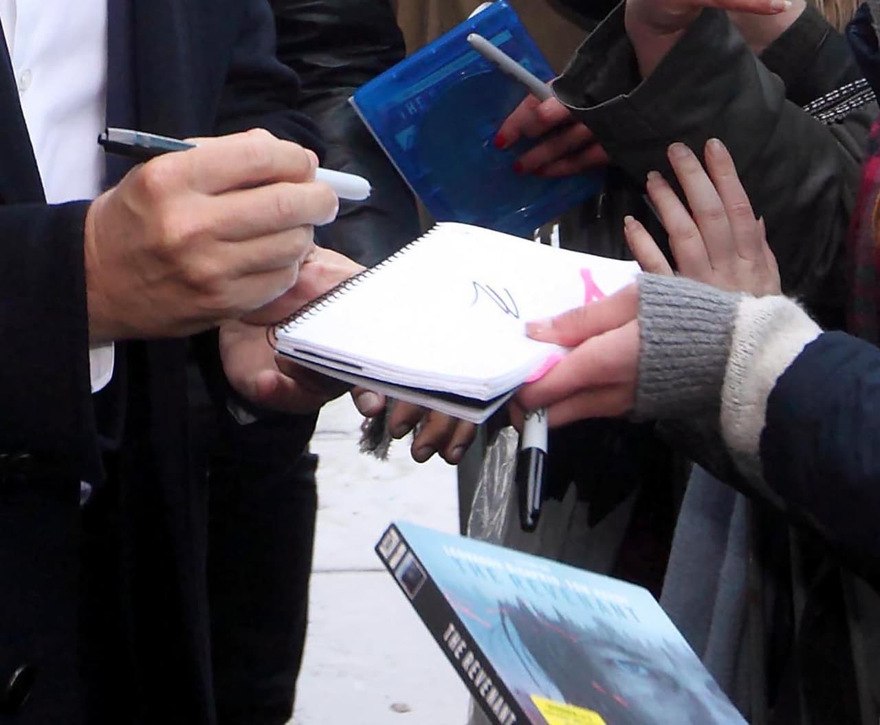 ¿Y quieres ver cómo luce uno de sus autógrafos?