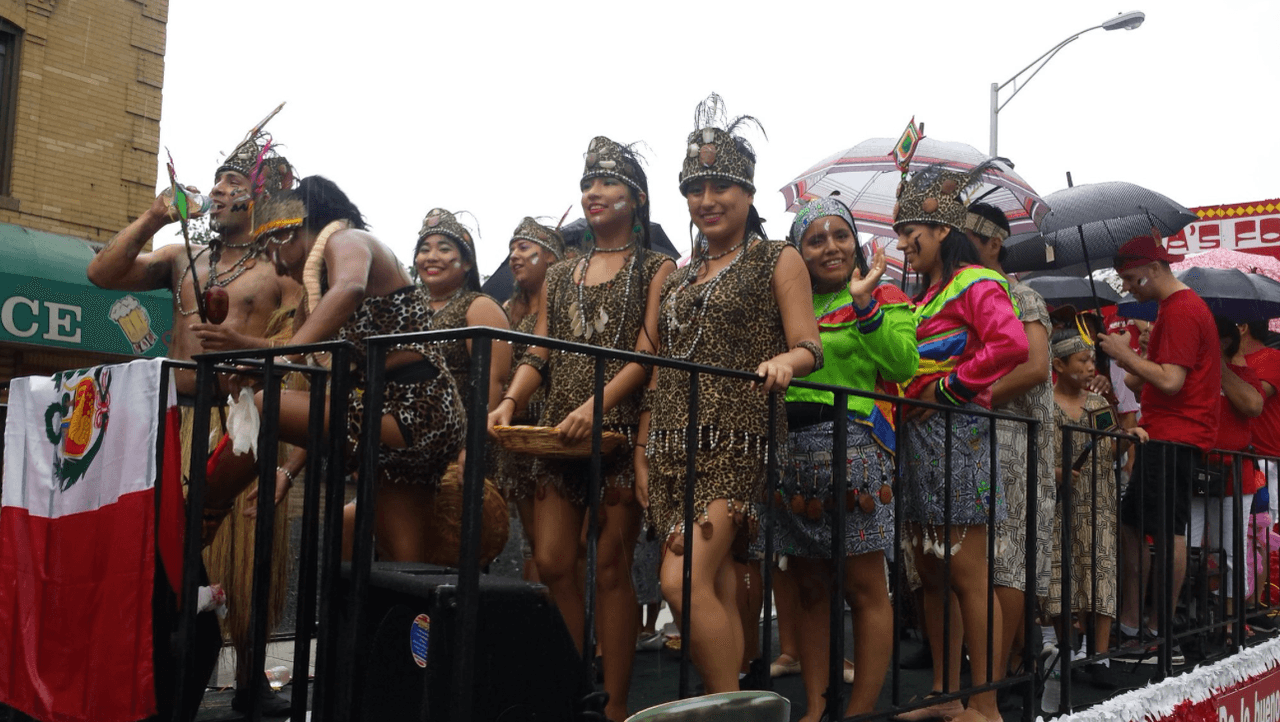 La riqueza de la cultura peruana quedó representada en distintas carrozas.