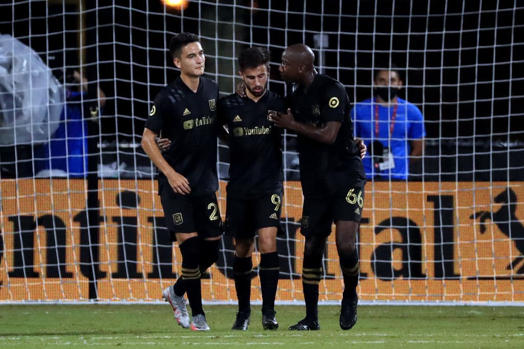 LAFC apaleó al LA Galaxy en el MLS is Back | El conjunto de Guillermo Barros Schelotto cayó 6-2 en el Clásico del Tráfico; Vela y ‘Chicharito’ no participaron.