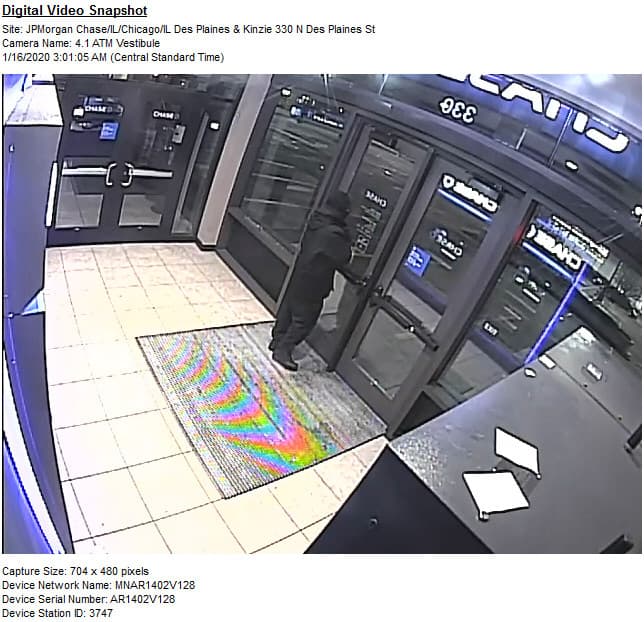 Piden ayuda para identificar a presuntos responsables de robo a mano armada en la línea rosa de CTA