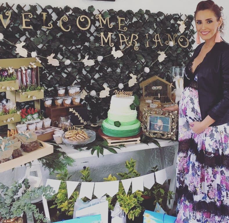 <b>Mar</b> publicó estas tiernas imágenes, en donde se puede apreciar una mesa llena de dulces con un pastel en tonos verdes, así como un letrero que dice 'Welcome Mariano'.