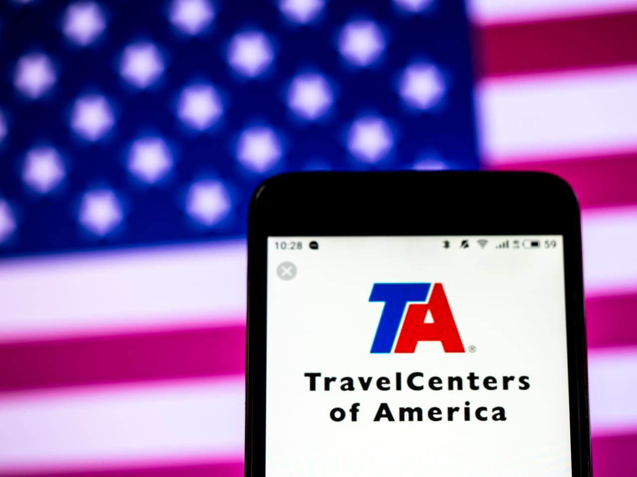 <b>Puesto 21. TravelCenters of America. Trabajadores suspendidos: 3,022. </b>A mediados de abril esta empresa de servicios en carreteras anunció la suspensión temporal de 2,900 empleados en sus locales y otros 122 en las oficinas corporativas. 
<a href="https://www.univision.com/noticias/salud/mapa-actualizado-del-coronavirus-cifras-de-casos-confirmados-y-fallecidos">Vea aquí nuestro mapa actualizado del coronavirus: cifras de casos confirmados y fallecidos </a>