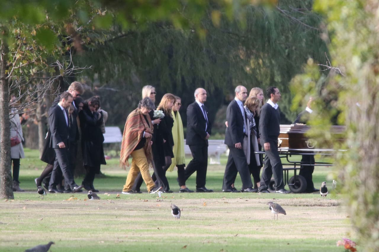 Durante la ceremonia se pudo ver a la reina Máxima llevando un ramo de flores blancas en la mano.