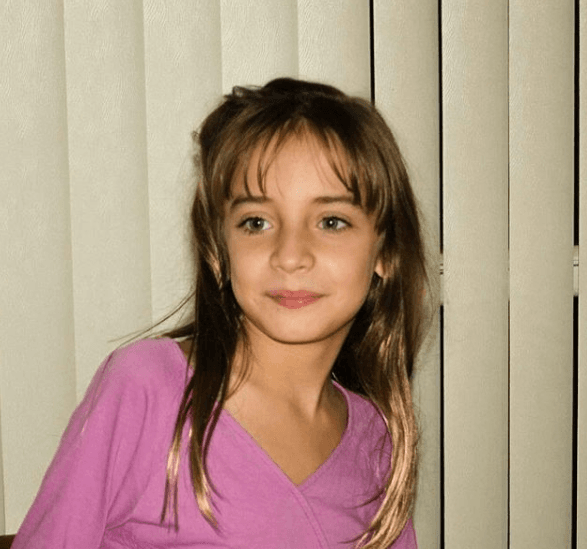 "Muchas veces se queda en casa y se dedica a hacer su arte. Le encanta la pintura, la arcilla", declaró el abuelo materno de Maya.