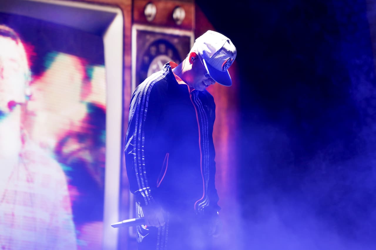 Wisin y Ozuna son los intérpretes de 'Escápate conmigo', pero parece que querían más compañía para su presentación.