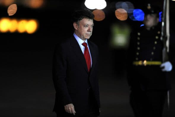 Pese a que el 76 por ciento de los colombianos aprueba el equipo de gobierno escogido por Santos dentro de una mayoritaria coalición partidista que lo apoya, la gran pregunta que formula Valencia es: "¿hasta cuándo se mantendrá la unidad política que le ha permitido la luna de miel que refleja la encuesta?".