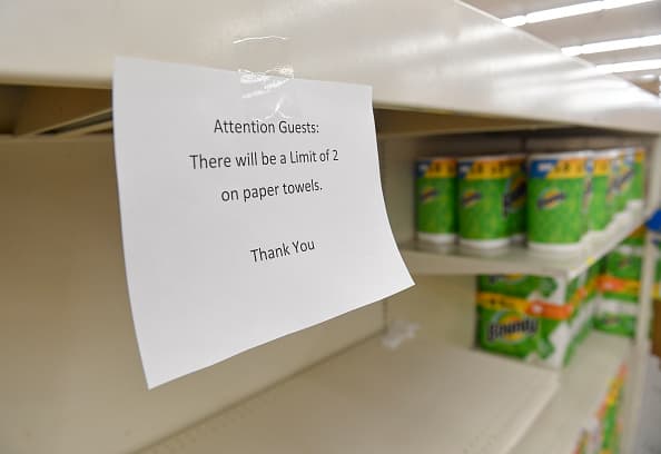 Toallitas de baño (2 artículos en Houston), papel toalla (2), aerosoles para desinfectar (2), toallitas desinfectantes (2), blanqueador líquido (2).