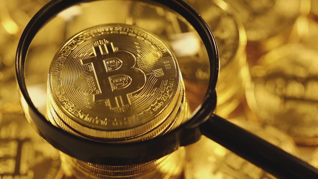 California alerta sobre estafas con criptomonedas que afectan a jóvenes de la Generación Z