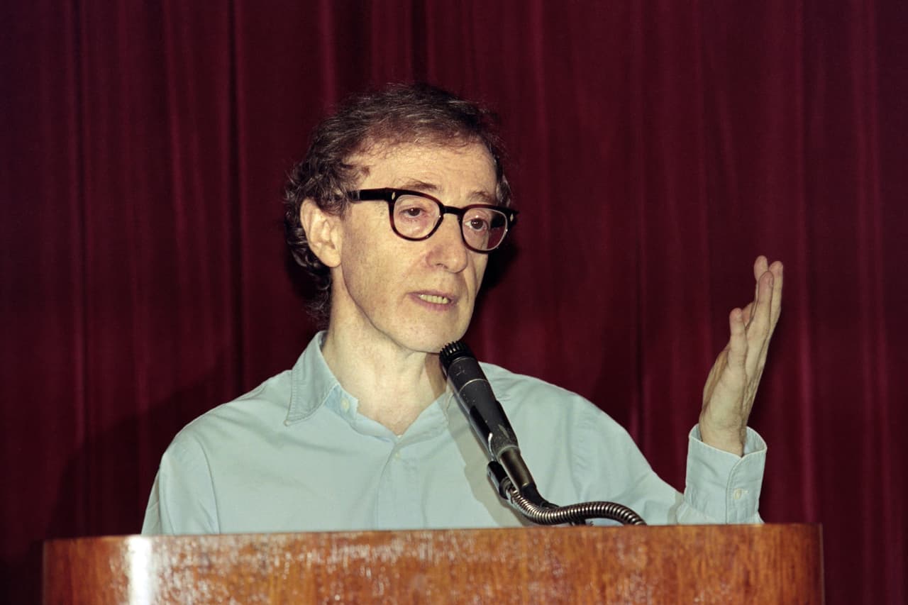 Mia exigió que los niños vivieran bajo su custodia, permitiendo únicamente la visita de Allen mientras ella supervisara. Además pidió que él no pudiera quedarse en su casa por las noches, punto que Woody exigía insistentemente.