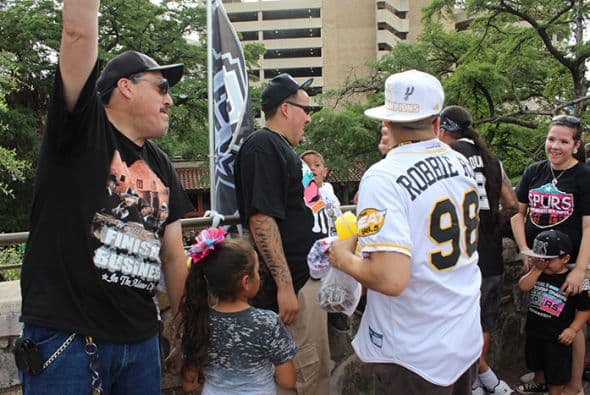 Photos: Spurs Championship Parade 2014