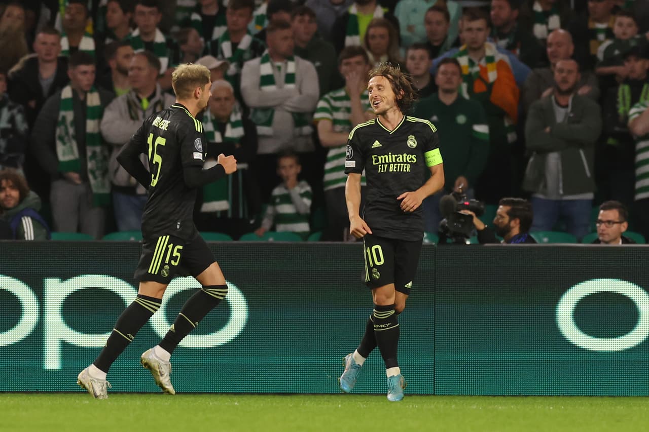 El eterno, con el gafete que dejó el Gato tras su salida del campo.