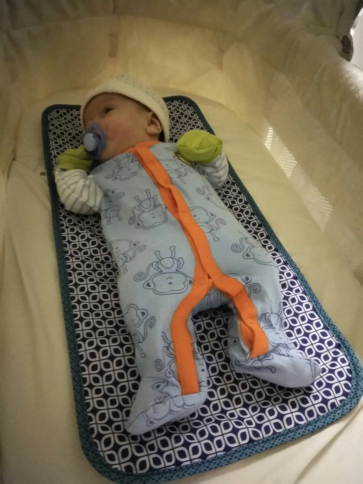 Este estilo con un toque de naranja le queda muy bien ¿No creen?