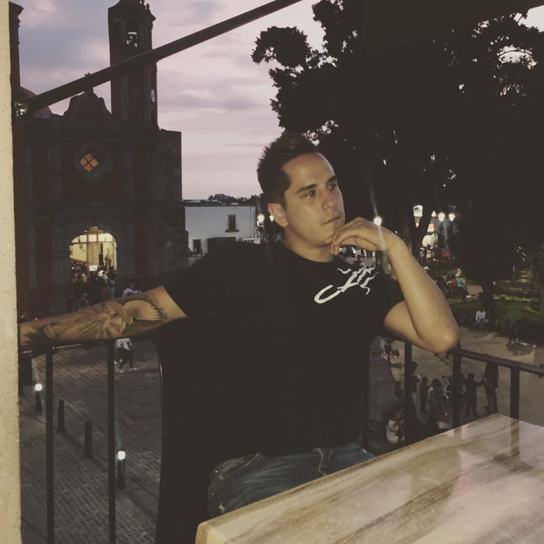 El Universal reportó que en el lugar de los hechos se encontraron al menos 10 casquillos de un arma calibre 9 milímetros.