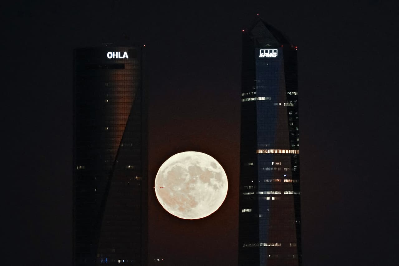 Esta imagen fue captada en el área de Madrid en la zona conocida como Cuatro Torres.