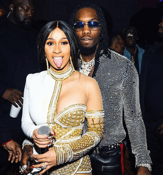 “También lo hizo
<b> <a href="https://www.univision.com/noticias/politica/un-expediente-del-fbi-hallado-entre-los-documentos-desclasificados-sobre-el-asesinato-de-kennedy-revela-otra-cara-de-martin-luther-king">Martin Luther King</a> [Jr.]</b>, 
<b><a href="https://www.abc.es/20111224/estilo-gente/abci-infidelidad-bryant-201112240059.html">Kobe [Bryant]</a></b>, 
<b><a href="https://www.univision.com/entretenimiento/no-te-merezco-jay-z-habla-sobre-los-supuesta-infidelidad-a-beyonce-en-su-nuevo-disco">Jay Z</a></b>, 
<b><a href="https://www.univision.com/noticias/elecciones-2018/los-fantasmas-de-la-infidelidad-y-la-impopularidad-separan-a-los-clinton-en-las-elecciones-de-noviembre">[Bill] Clinton</a></b> 
<b>y probablemente tu padre</b>”, escribió, según reportó 
<b><a href="https://hollywoodlife.com/2018/06/26/cardi-b-defends-offset-cheating-instagram-message/">Hollywood Life</a></b>. Entre los ejemplos, al único a quien las infidelidades le costaron su matrimonio fue al basquetbolista, Bryant.