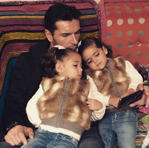 Esa es la época del año que más les gusta a las niñas, pero también a sus padres quienes disfrutan al verlas tan felices. Es una razón más para que Martín pase tiempo con sus hijas.