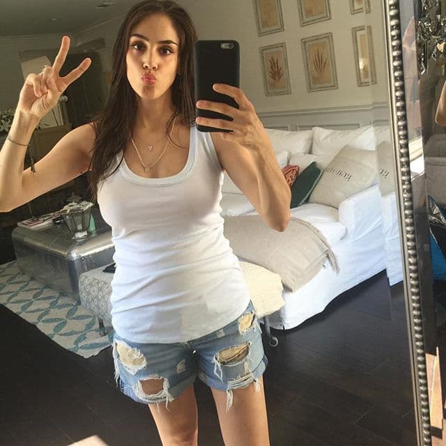 "¿Sabes qué me ha pasado? Que 
<b><a href="https://www.univision.com/famosos/sandra-echeverria-tuvo-una-doble-robot-para-las-escenas-de-paola-y-paulina-en-la-usurpadora-fotos" target="_blank">al día siguiente estoy adolorida</a></b>, de que estás metiendo la panza, sacando no sé qué y luego la cara, son como que tantas cosas", admitió.