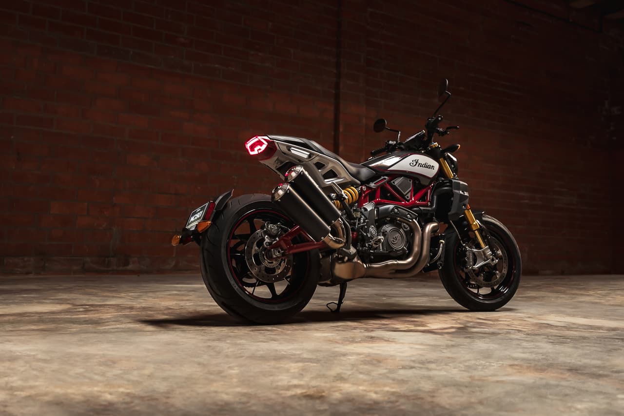 Indian FTR R Carbon 2022