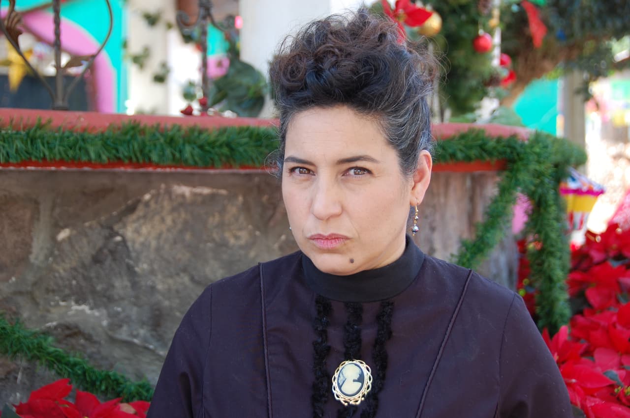 En el pueblo mágico donde Miguel y su familia vivirán tendrán que convivir con personajes difíciles, como la tía Ruth, interpretada por la actriz 
<b>Tiaré Scanda</b>.