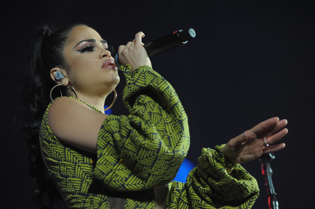 La dominicana se ha encargado de destacar que en esta primera producción de estudio ofrece una mezcla de ritmos como balada, bachata y reggae.
<br>