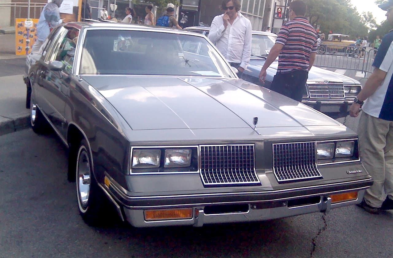 <b>1983: Oldsmobile Cutlass Supreme</b>
<br>
<br>
<b>Total: 331,179 autos vendidos</b>
<br>
<br>En la década de 1980 la automotriz General Motors tenía dos modelos del Oldsmobile Cutlass y dos Chevrolets diferentes en primer lugar. En ese momento la compañía Ford competía con el modelo Ford Escort compacto.