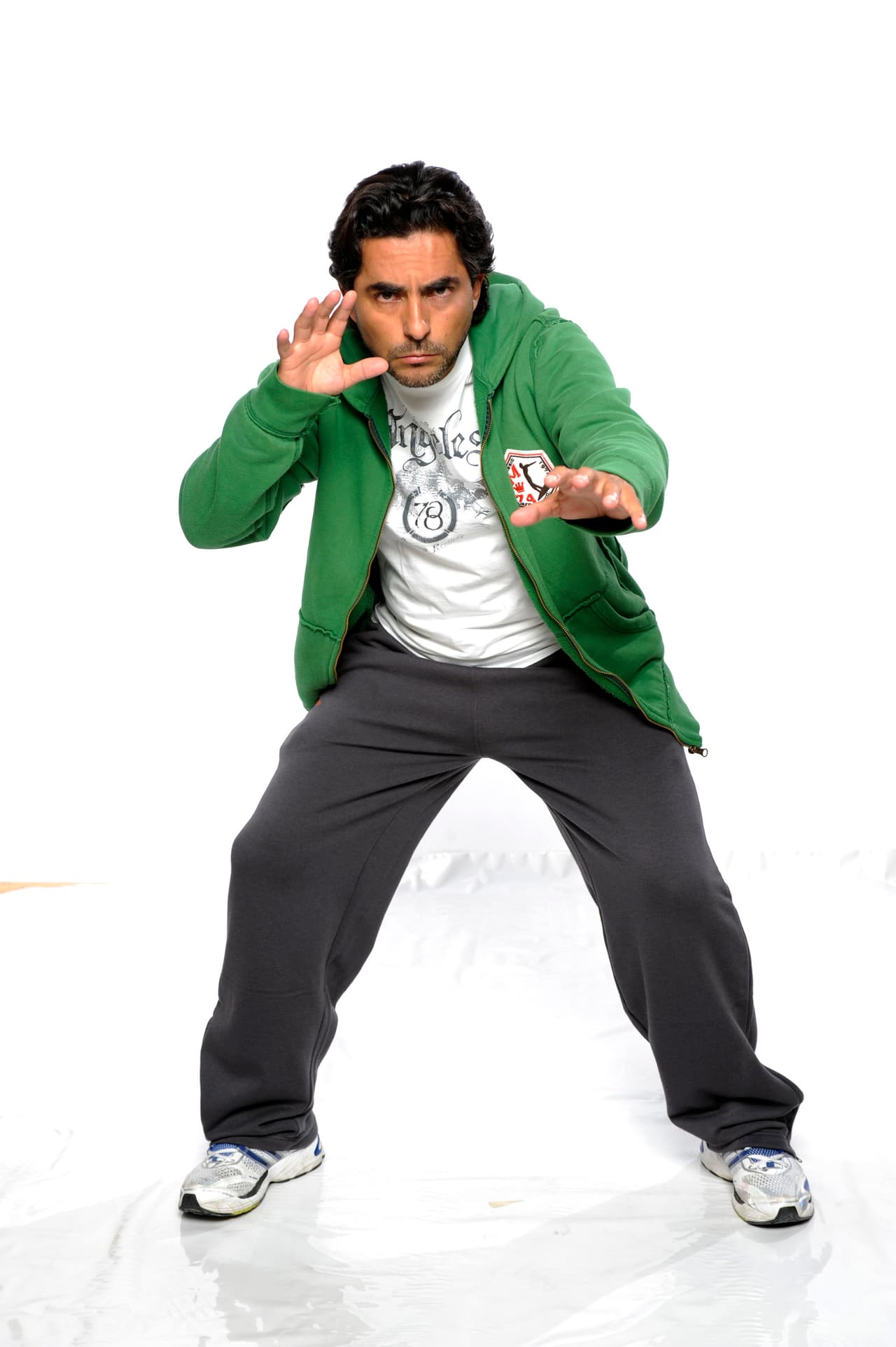 Después de 4 años de ausencia de las telenovelas,
<b><a href="http://www.univision.com/temas/raul-araiza">Raúl</a></b> regresa a la actuación en la telenovela 'Un gancho al corazón', una vez más como el malo de la historia, compartiendo créditos con
<b><a href="http://www.univision.com/temas/danna-garcia">Danna García</a></b> y
<b><a href="http://www.univision.com/temas/sebastian-rulli">Sebastián Rulli</a></b>.