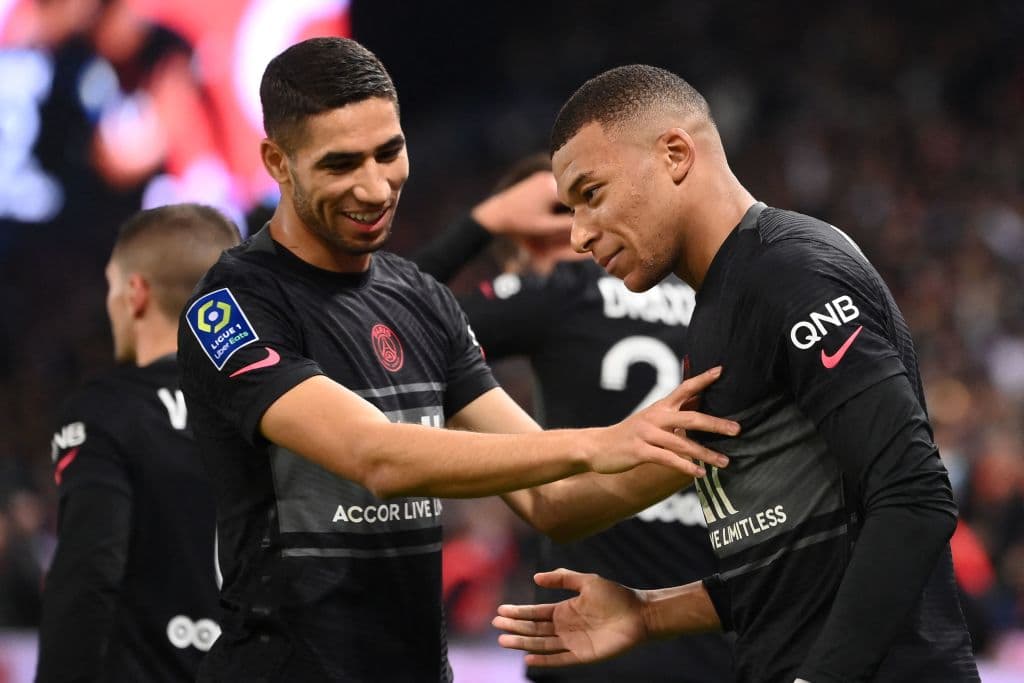 De la mano de Kylian Mbappe, PSG logra remontar al Angers en casa 