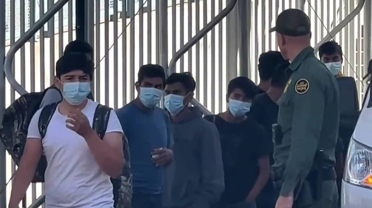 ¿Corte Suprema puede prohibir las solicitudes de asilo a inmigrantes antes de tocar suelo? Análisis