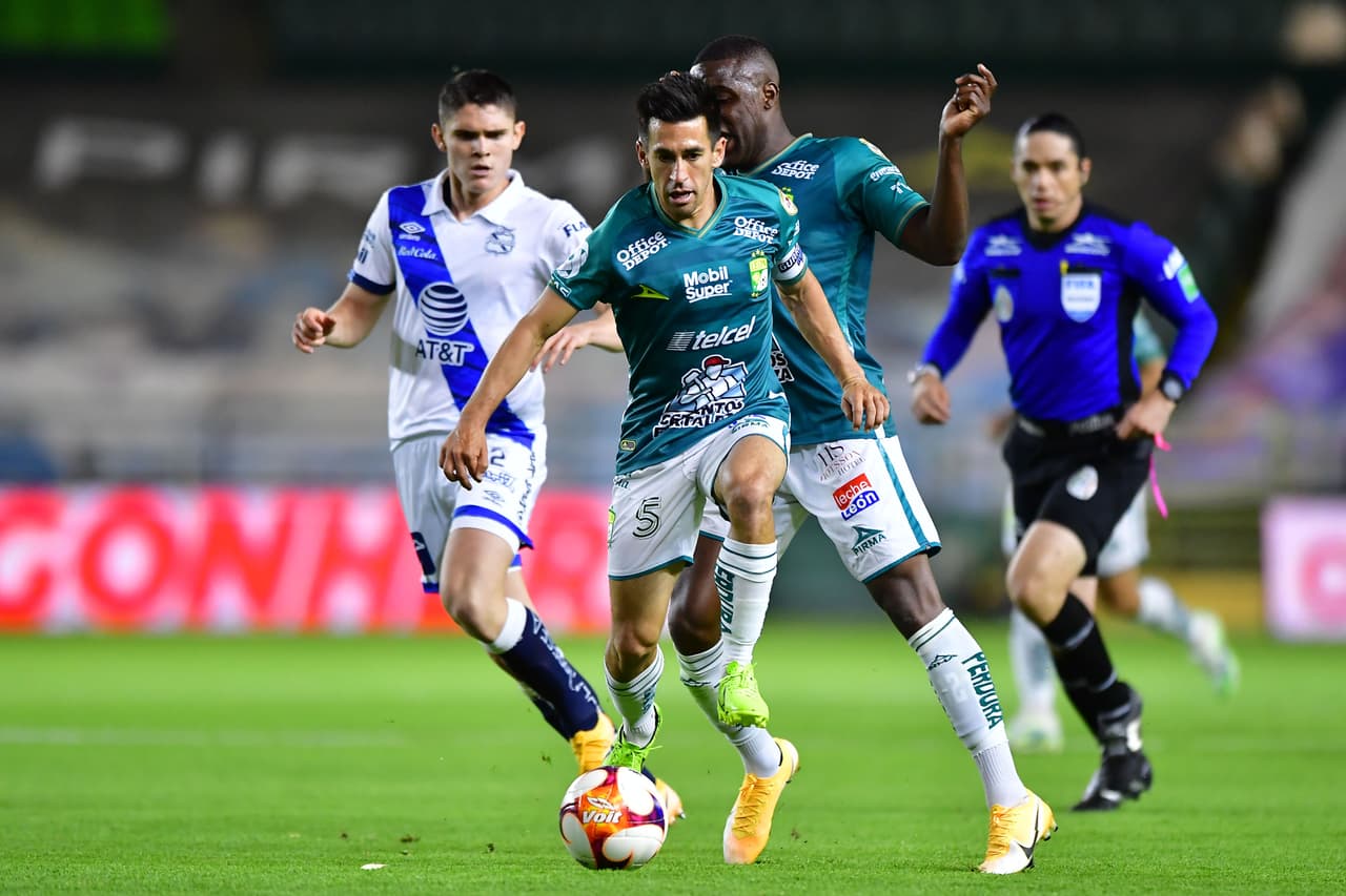 Las anotaciones de Santiago Ormeño al 85' y Daniel Álvarez al 90+5', Puebla consigue una increíble remontada y vence al León 1-2. La franja lleva cuatro partidos sin ver la derrota, de los cuáles tres han sido victorias. León se queda en la posición número 15 del torneo con 7 puntos.