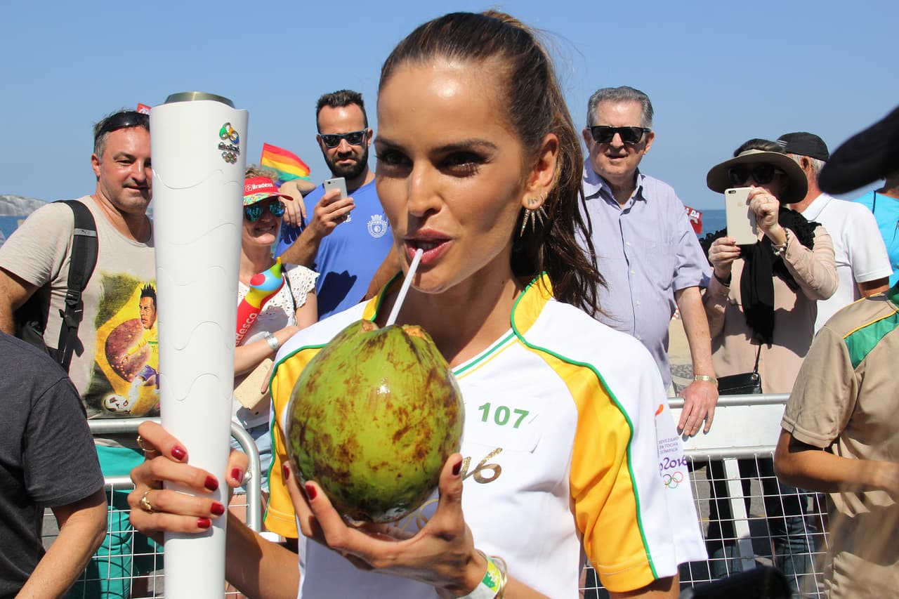 Y después de tanta emoción, agüita de coco para combatir el calor y rehidratarse.