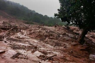 Lluvias torrenciales caen desde hace días en Maharashtra como consecuencia del monzón anual.