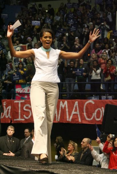 FLOTUS (First Lady Of The United States - Primera Dama de Estados Unidos) no pasa desapercibida. Primero por su porte: 1.80 m de estatura, casi tanto como su marido (1.85 m).