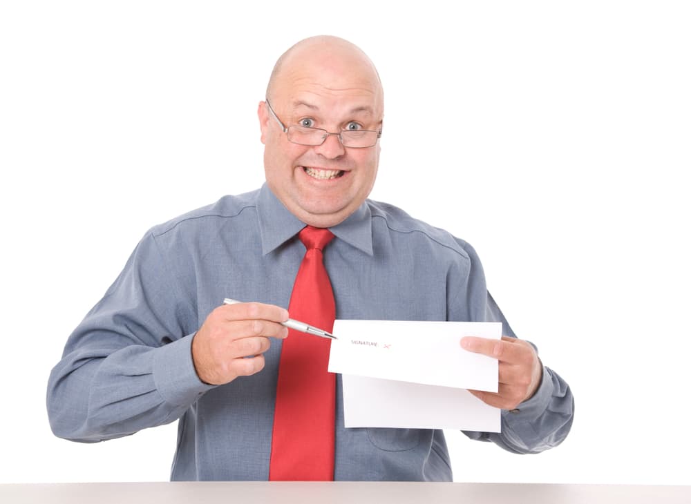 Ten cuidado sin embargo con una persona que se te acercará para proponerte un negocio que asegura ser bueno y que ganarás dinero, pero si tu corazón te indica otra cosa y ves las cosas turbias, no lo hagas, porque podrías entrar en problemas. 
<br>