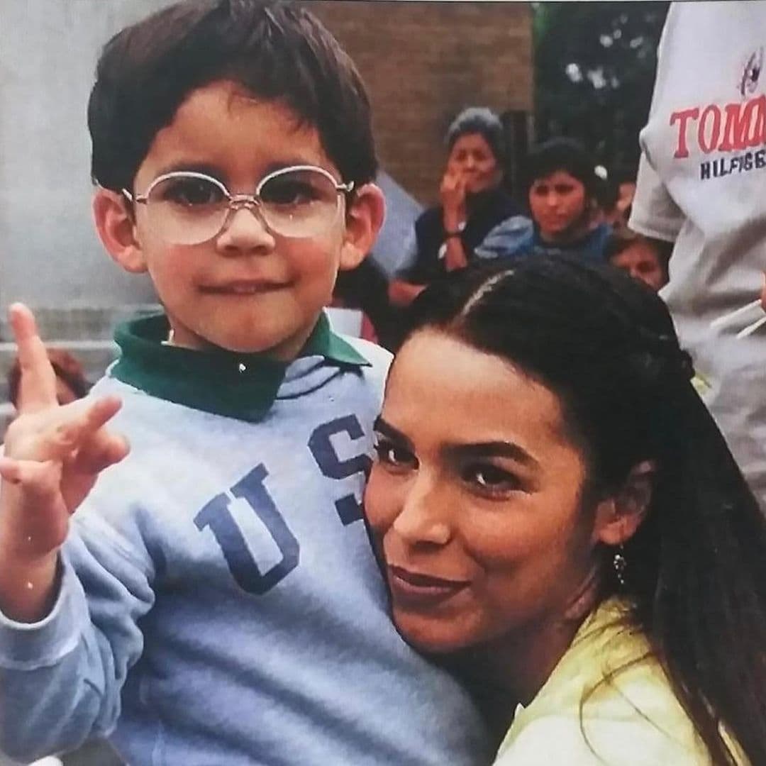 Y acompañó las fotos con un mensaje en el que
<b>le pide no perder su esencia</b> y recalca el amor que siente por él.