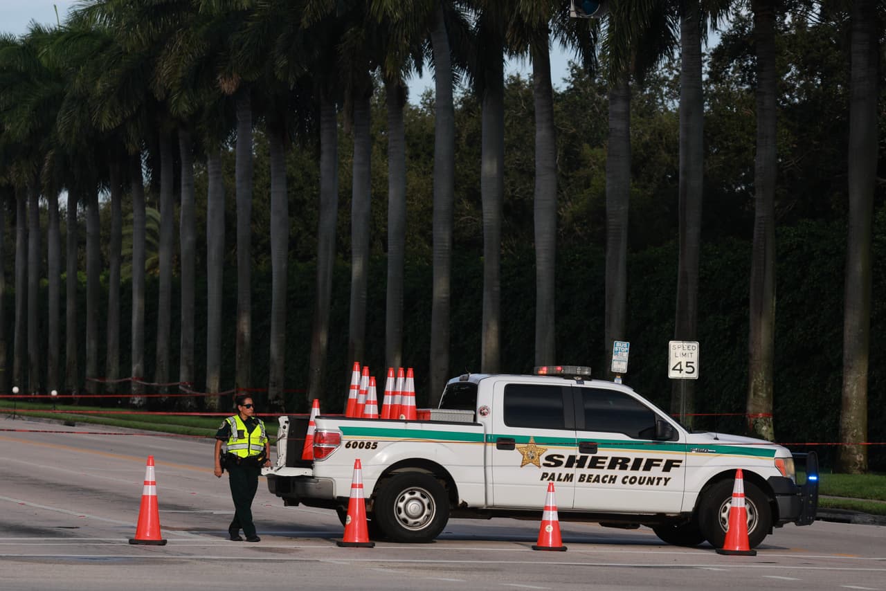 <h3 class="cms-H3-H3">Policías y autoridades locales pueden dar a ICE información de inmigrantes indocumentados</h3>
<br>
<br>Las
<b>agencias del orden locales deberán obligatoriamente notificar a ICE si detienen a un inmigrante que se encuentra en los Estados Unidos de forma ilegal</b>. Además, deberán entregarle toda la información que tengan del detenido, como la foto y sus huellas digitales.
<br>