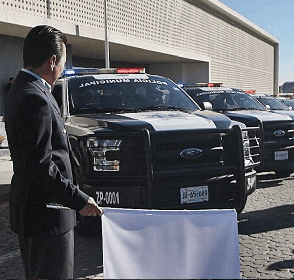 Acerca de los elementos que participaron, Lemus aclaró: "Los elementos fueron retirados de su cargo 48 horas después de que nos enteramos que habían hecho caso omiso a la orden de no ser parte; se está haciendo una investigación para saber quién autorizó el uso de uniformes, patrullas y armas" , dijo.