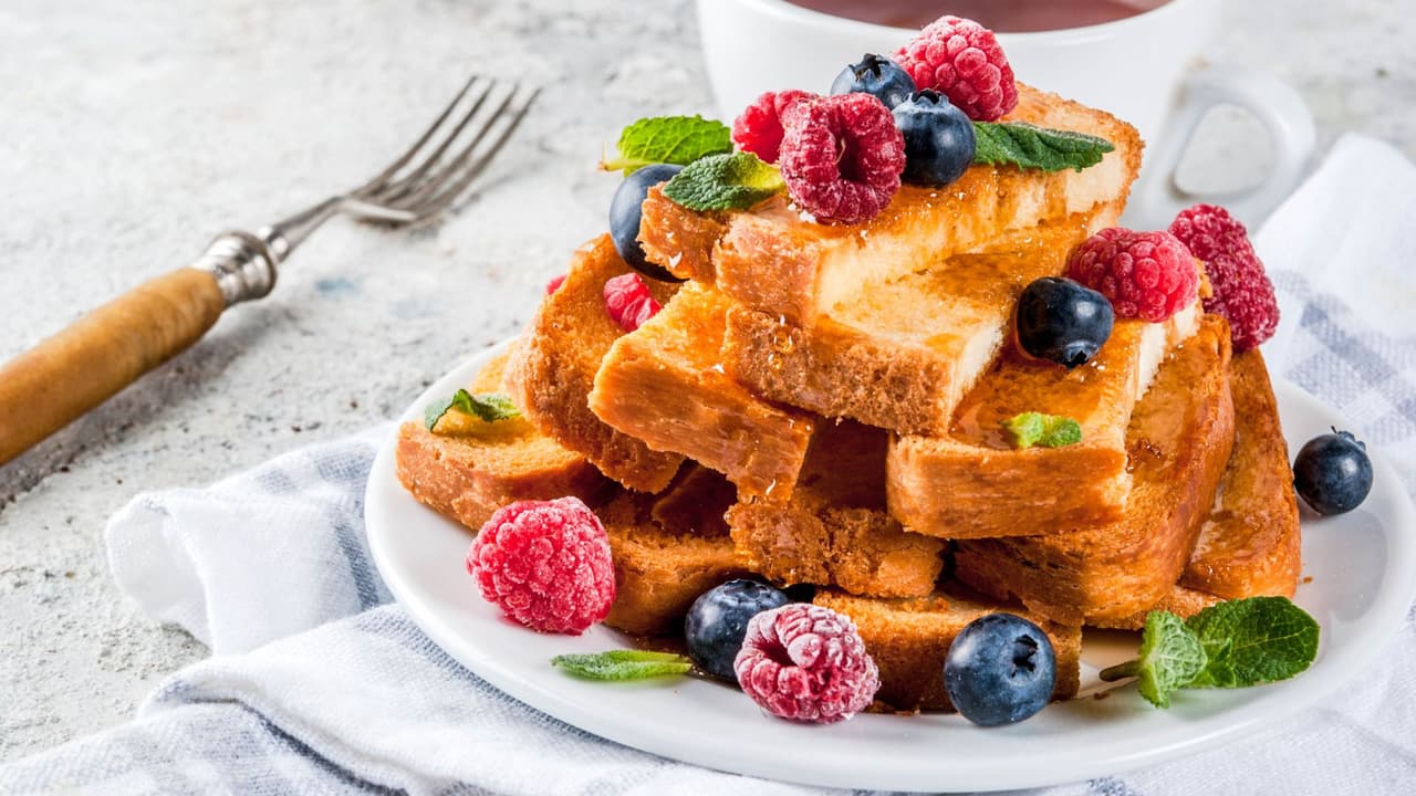 Tostadas francesas de frutos rojos, paso a paso para preparar las mejores