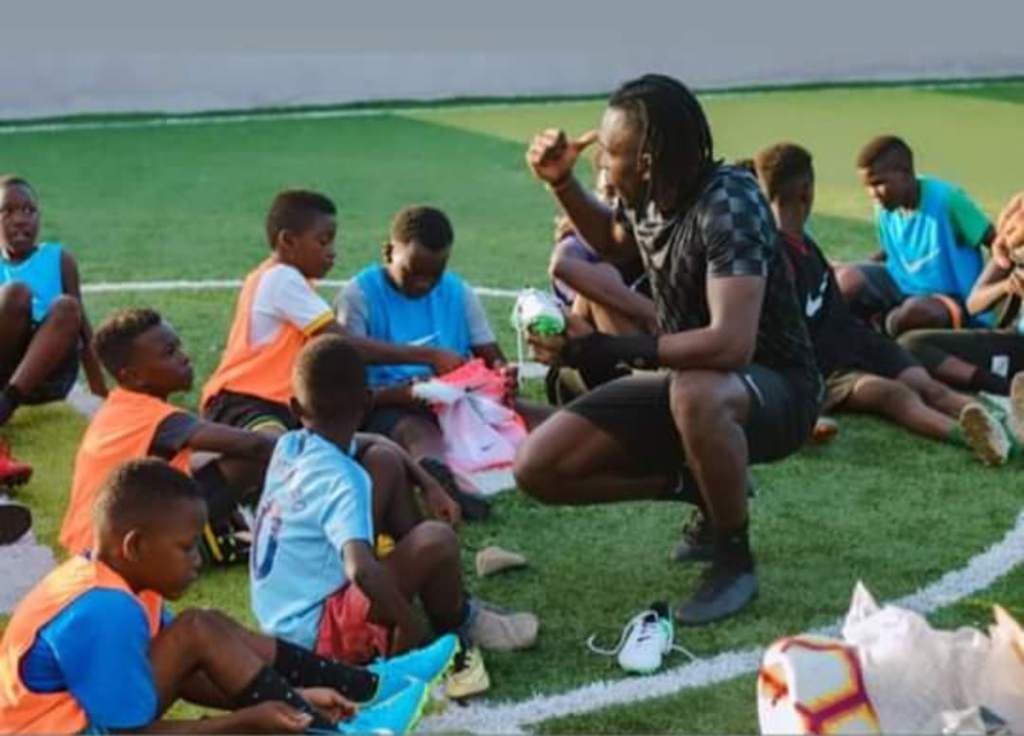 Se desarrollen deportivamente y se alejen de las malas amistades.