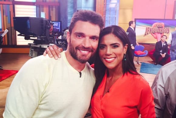'¿Que tal chicas? aquí disfrutando con este galán @juliangil en @despiertaamericatv no se pongan celositas #DespiertaAmerica #Univision #JulianGil', compartió Francisca. (Mayo 6, 2015)