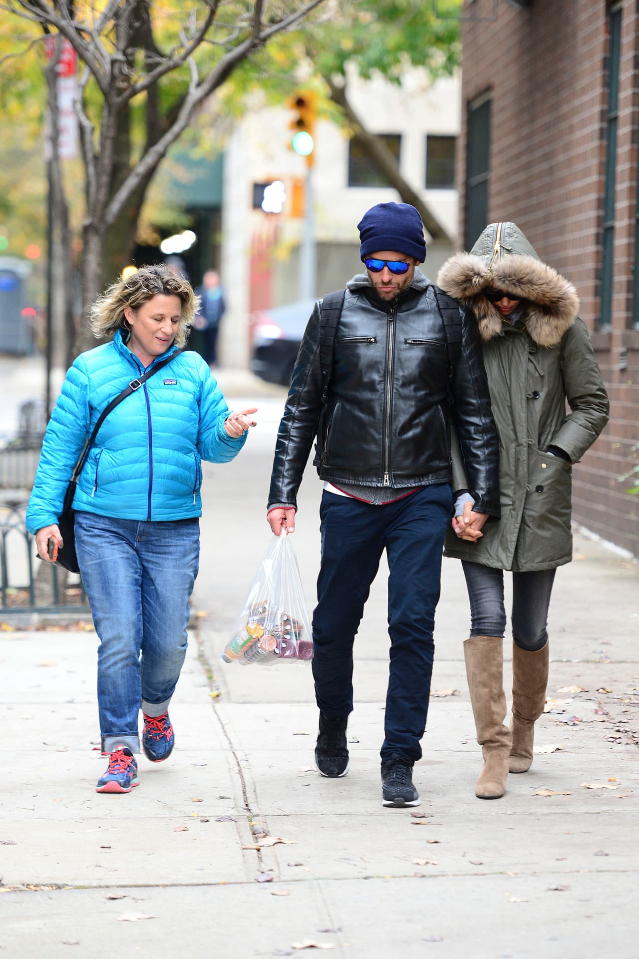 Pero momentos después Bradley se mostró un poco molesto ya que la fan insistía demasiado.