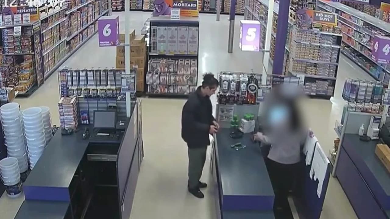 Video muestra a acusado de terrorismo comprando mechas antes de ataque en NYC