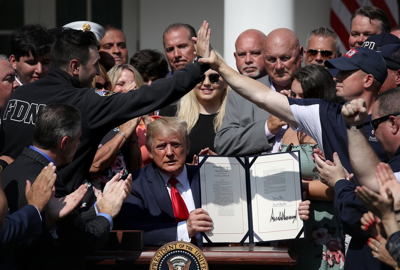 El 29 de julio de 2019 Trump 
<a href="https://www.dailymail.co.uk/news/article-7298511/Trump-issues-pardons-five-people-White-House.html"><u>indultó a cinco hombres condenados por delitos no violentos</u></a> hace más de 20 años: John Bubala (condenado por uso indebido de propiedad federal), Roy McKeever (condenado por tráfico de marihuana), Michael Tedesco (condenado por tráfico de drogas y fraude), Chalmer Williams (condenado por el robo de armas de fuego, y Rodney Takumi (arrestado por trabajar en un casino ilegal).